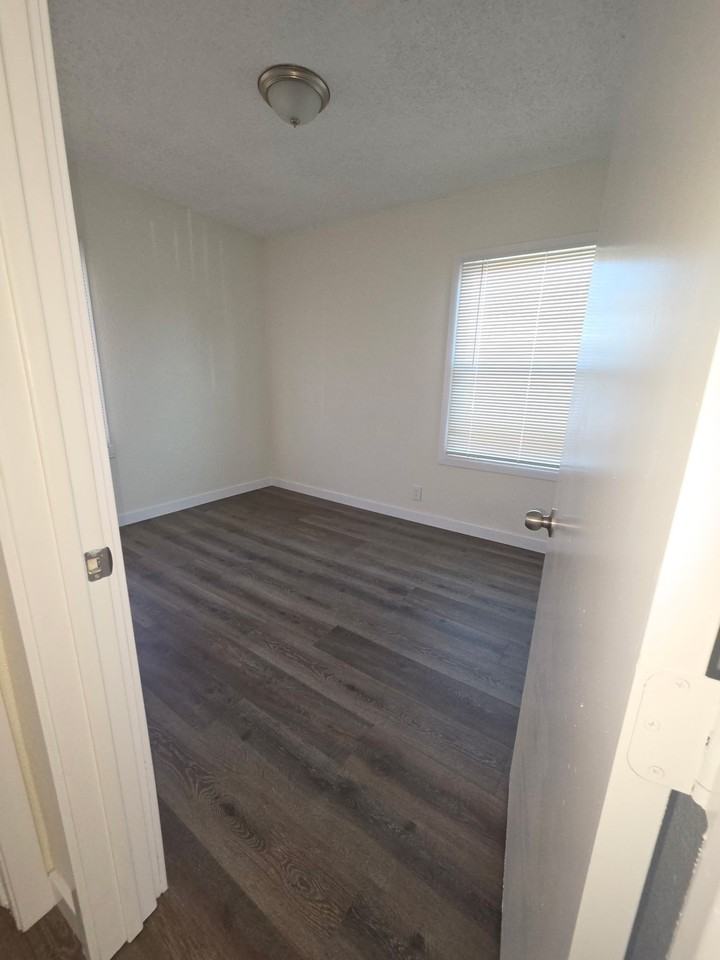 321 W Magnolia St - Photo 5 of 8
