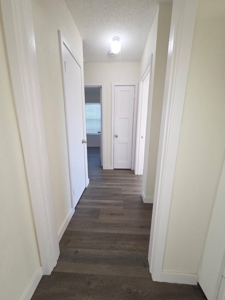 321 W Magnolia St - Photo 7 of 8