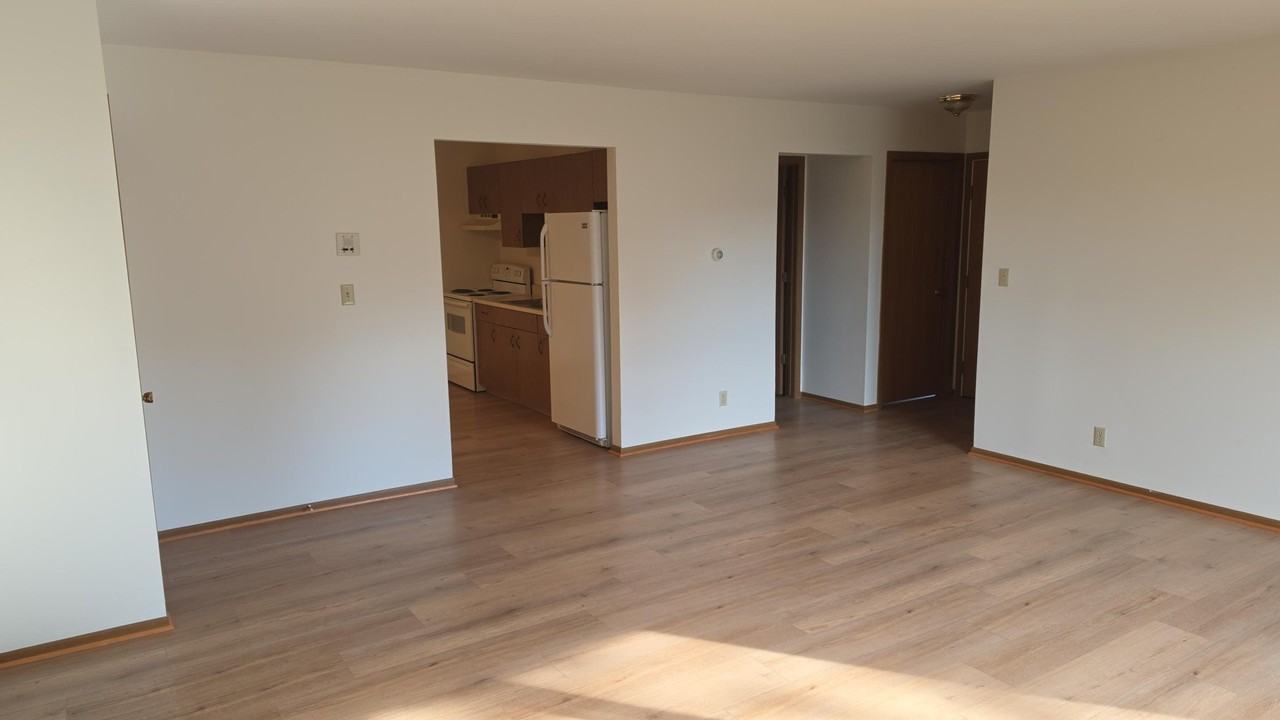 621 N Lincoln St - Photo 2 of 9