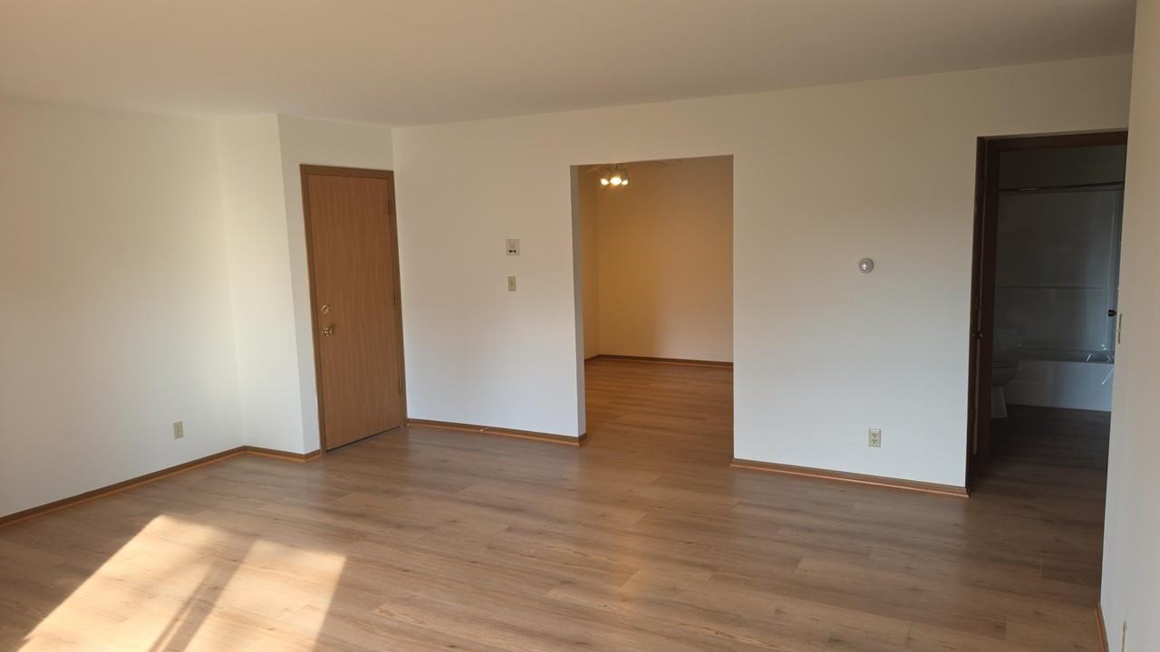 621 N Lincoln St - Photo 3 of 9