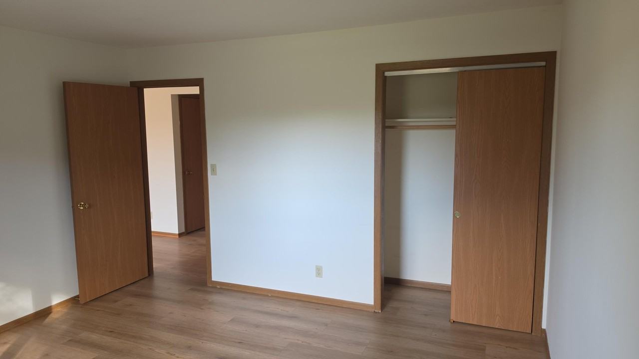621 N Lincoln St - Photo 6 of 9