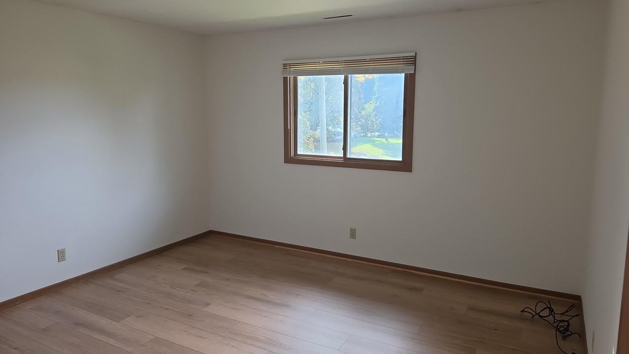 621 N Lincoln St - Photo 7 of 9