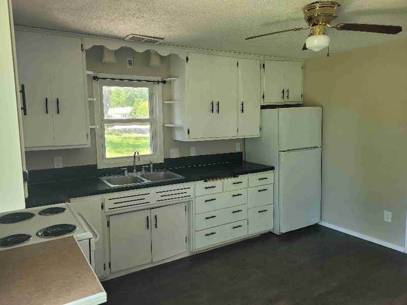 402 W Grant St - Photo 6 of 16