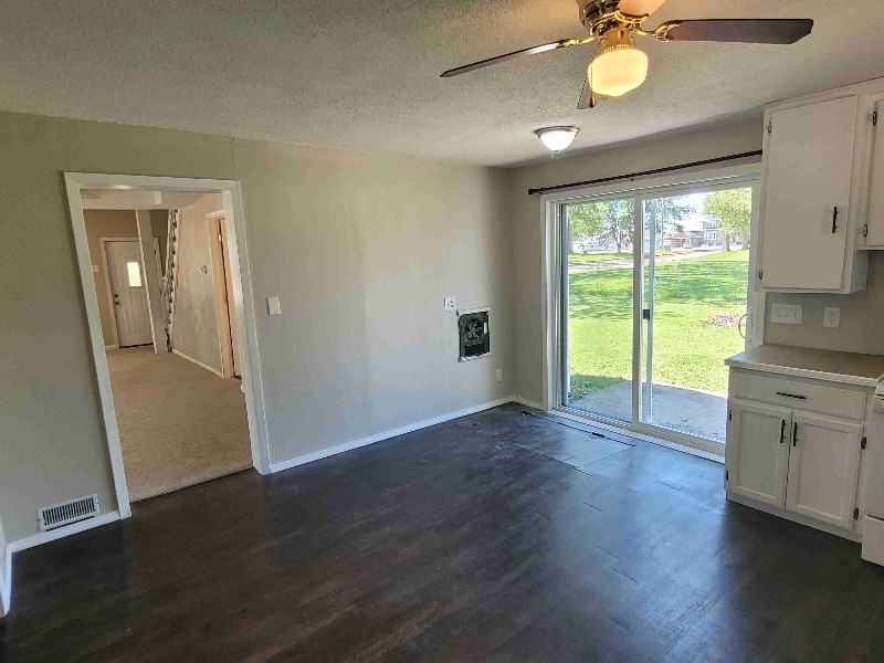 402 W Grant St - Photo 7 of 16
