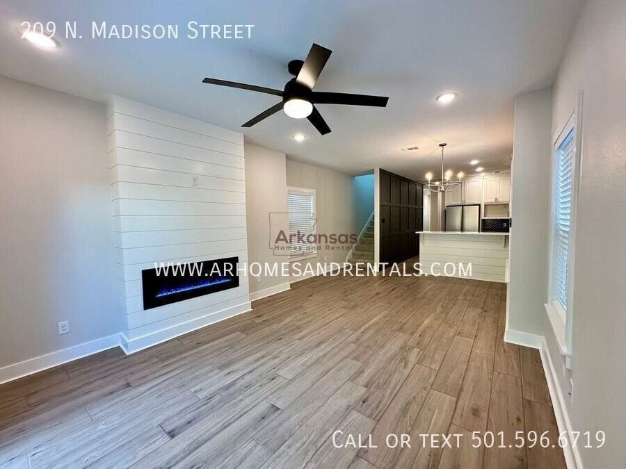 209 N Madison St - Photo 2 of 25