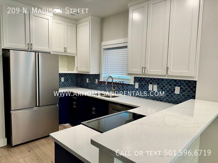 209 N Madison St - Photo 3 of 25