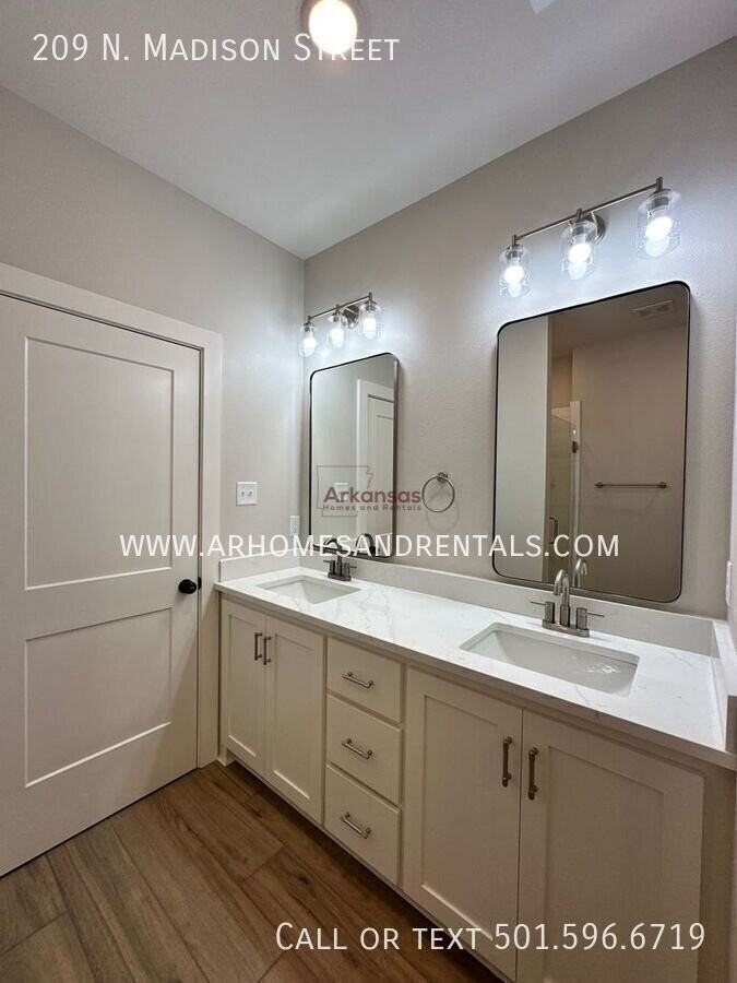 209 N Madison St - Photo 6 of 25