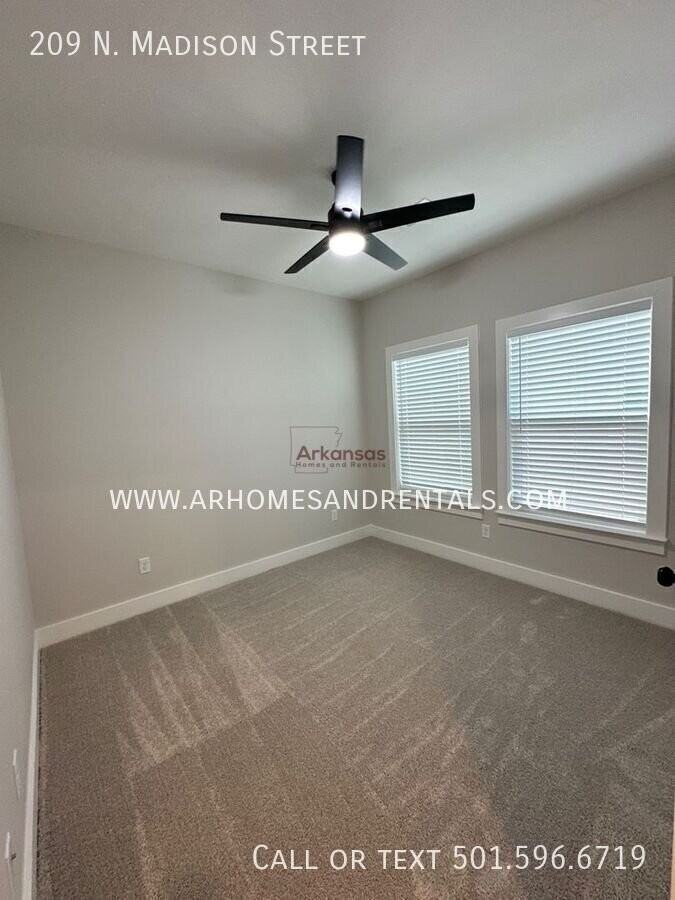 209 N Madison St - Photo 7 of 25