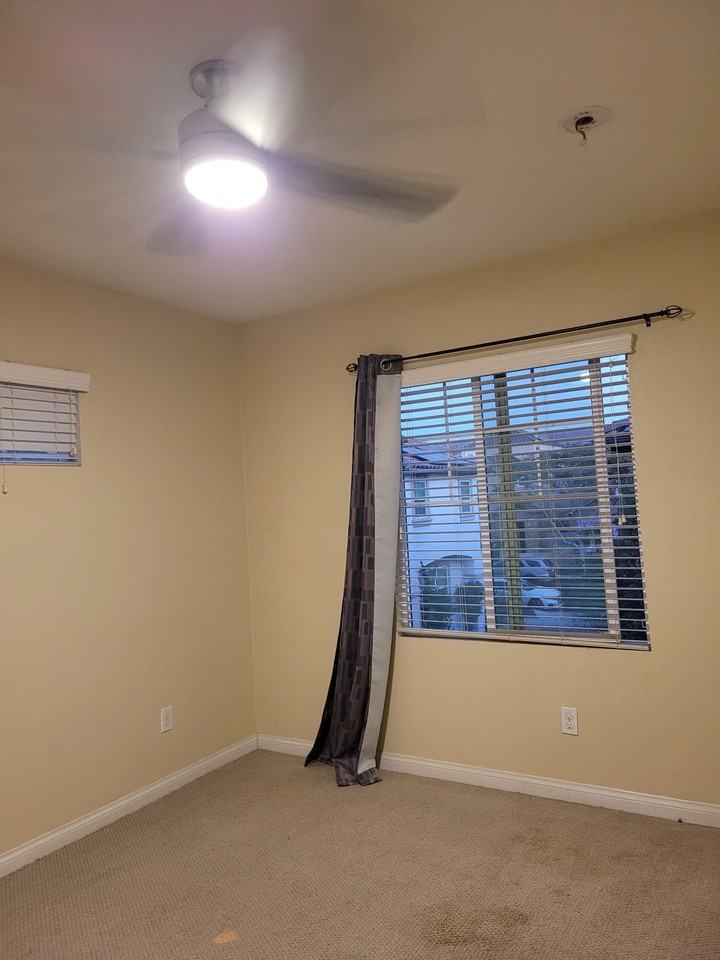 1375 Pershing Rd - Photo 5 of 8