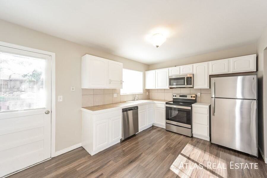 9936 Fillmore St - Photo 5 of 21
