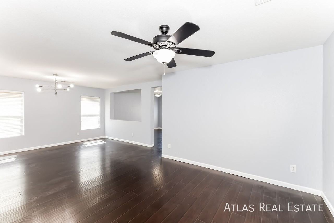 9231 Wild Stampede Ave - Photo 4 of 33