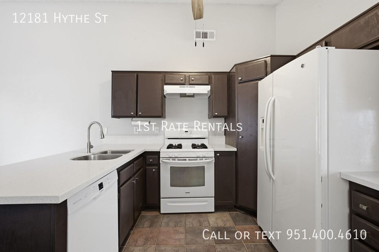 12181 Hythe St - Photo 4 of 10