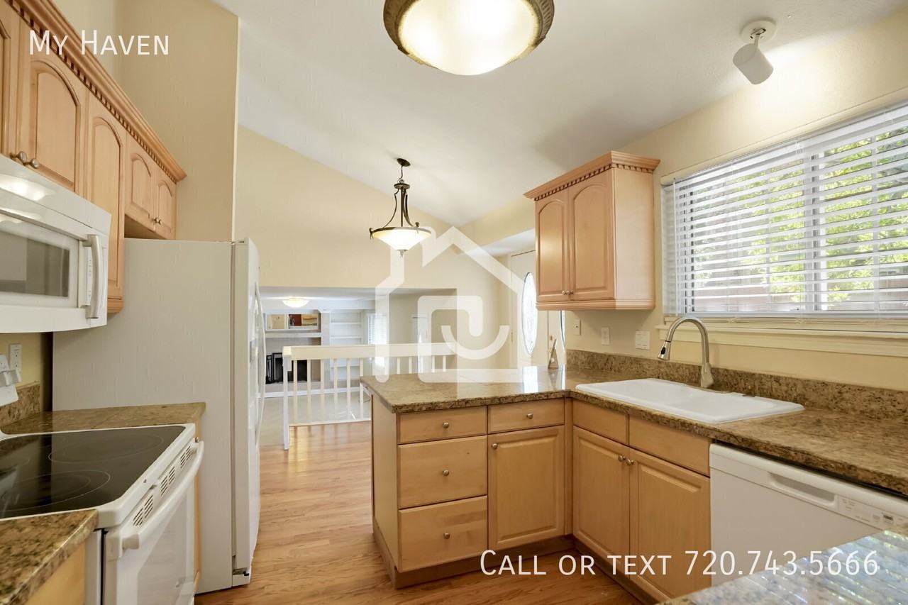 7795 S Poplar Way - Photo 7 of 36