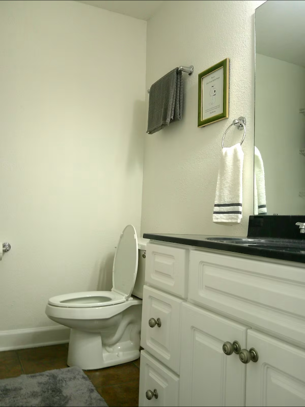 1802 Jackson Ave E #9 - Photo 6 of 10