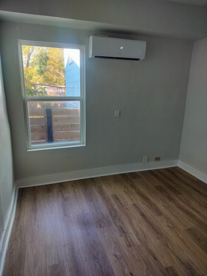 1321 35th St #7 - Photo 5 of 12