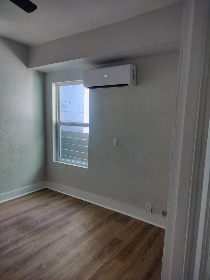 1321 35th St #7 - Photo 6 of 12