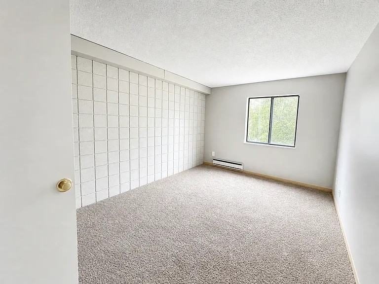 FOUNTAIN SQUARE APARTMENTS - Photo 4 of 24