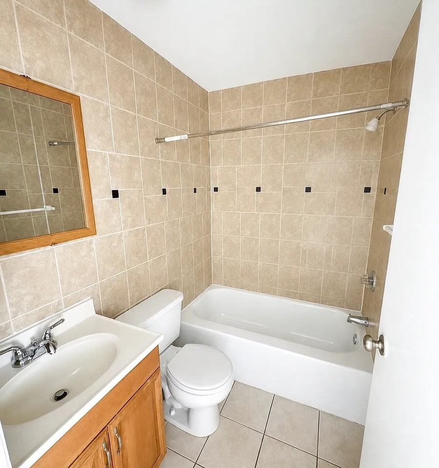 FOUNTAIN SQUARE APARTMENTS - Photo 5 of 24