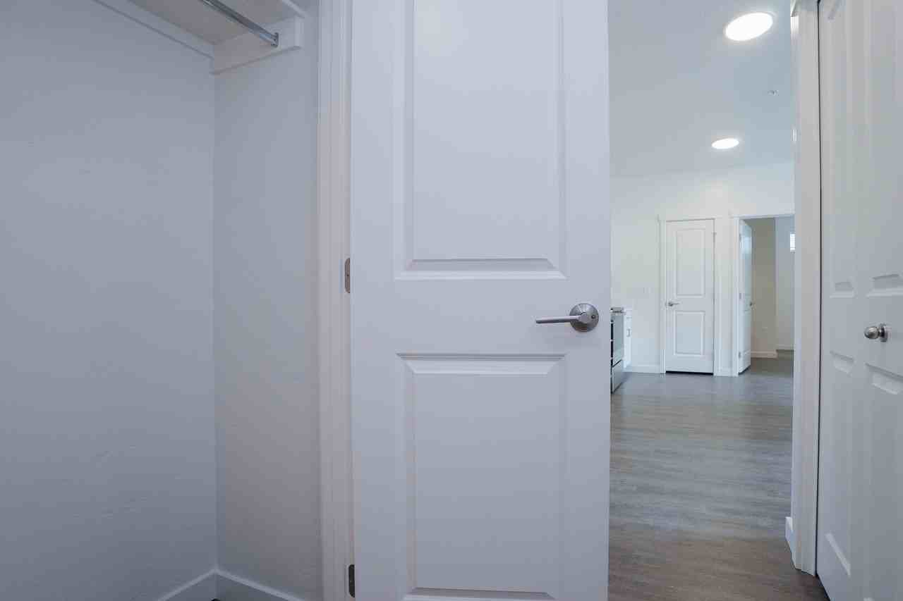 7684 West Emerald Street - Photo 4 of 50