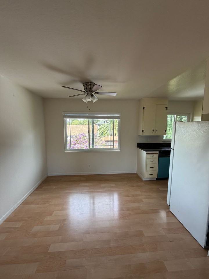 720 Madison Ave #16 - Photo 5 of 12