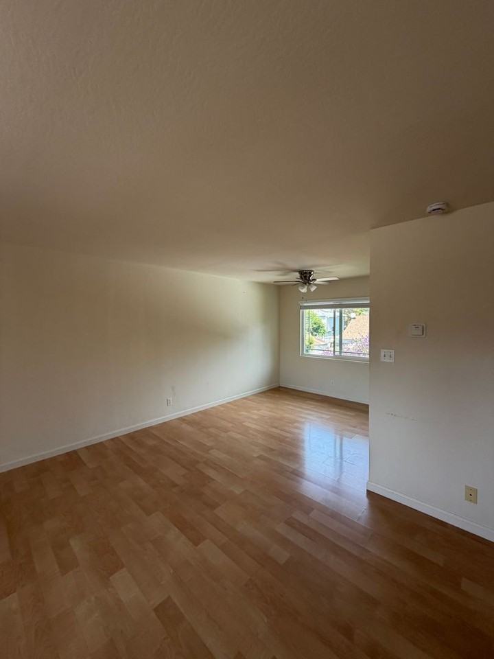 720 Madison Ave #16 - Photo 7 of 12