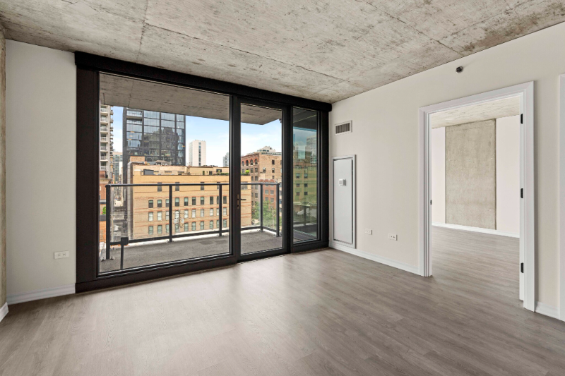 209 W Illinois St - Photo 5 of 18