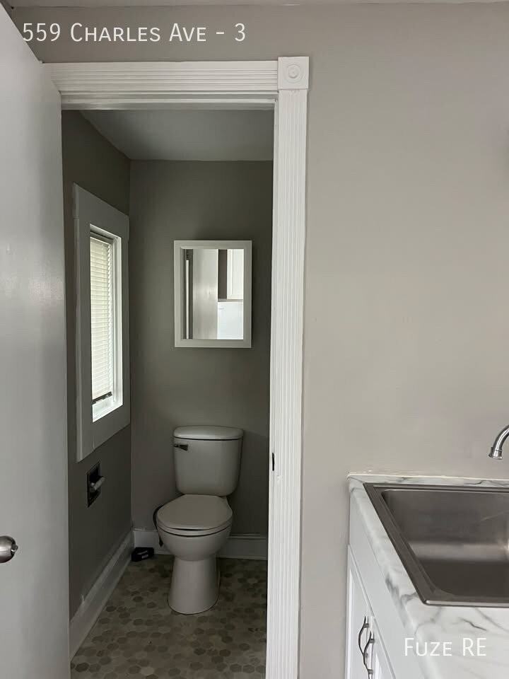 559 Charles Ave #3 - Photo 4 of 5