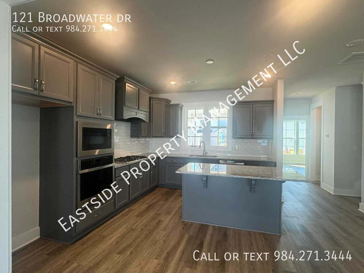 121 Broadwater Dr - Photo 3 of 29