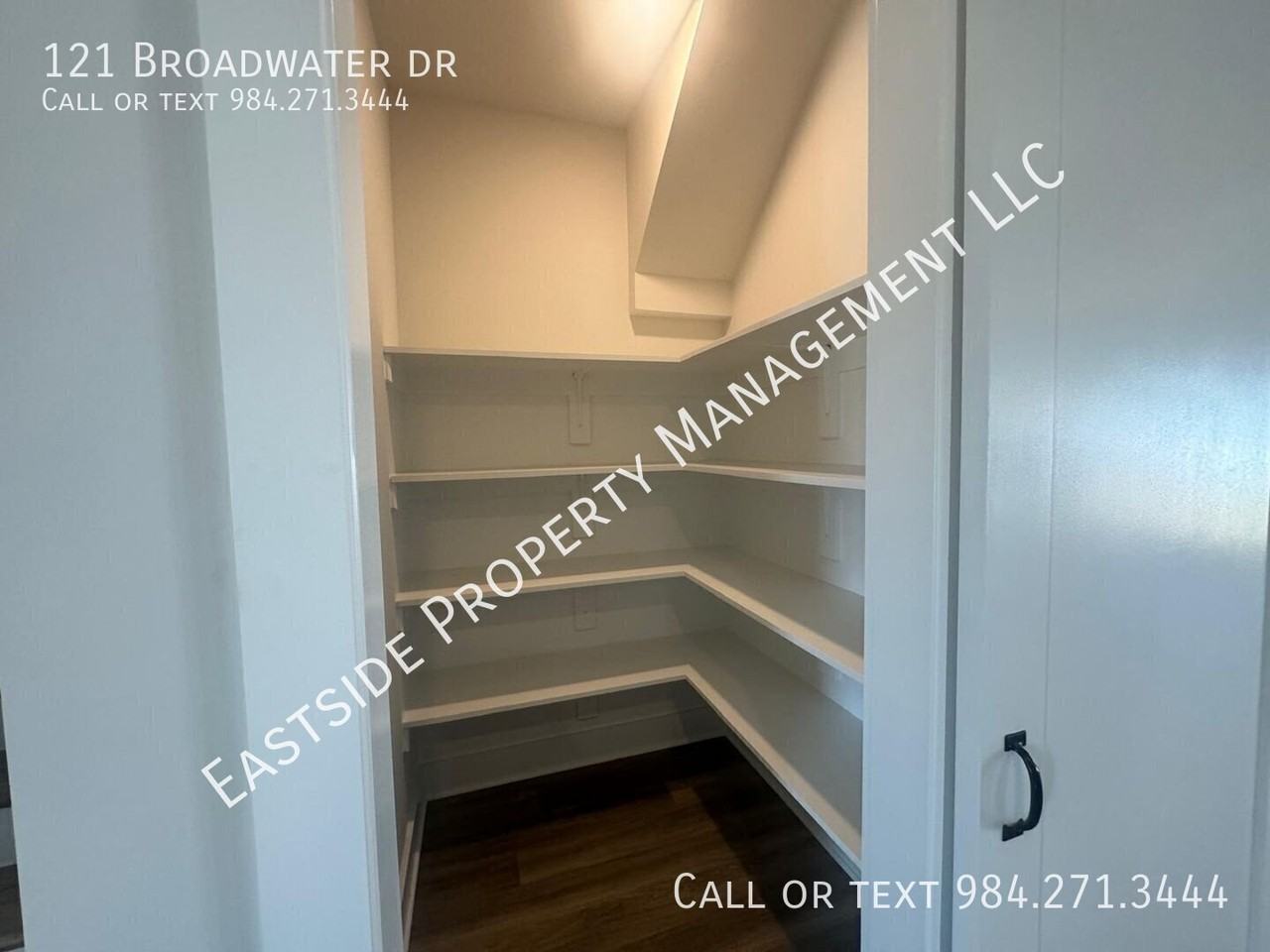 121 Broadwater Dr - Photo 4 of 29