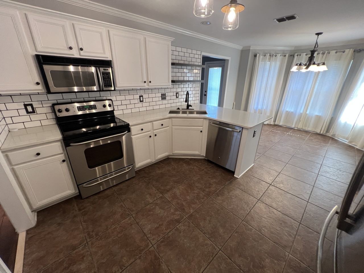 711 Middleton Ln - Photo 3 of 24