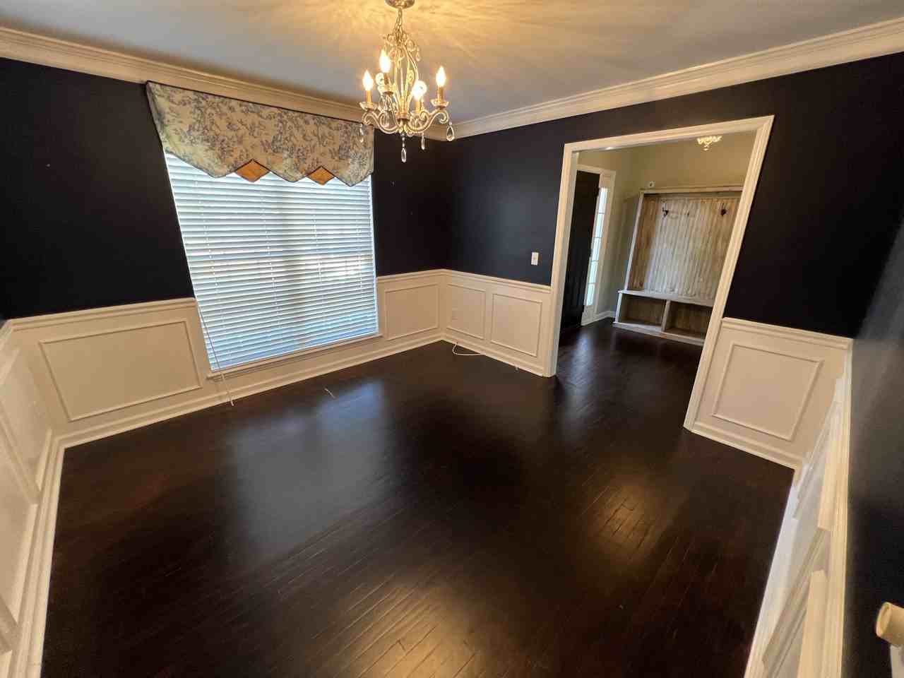 711 Middleton Ln - Photo 6 of 24