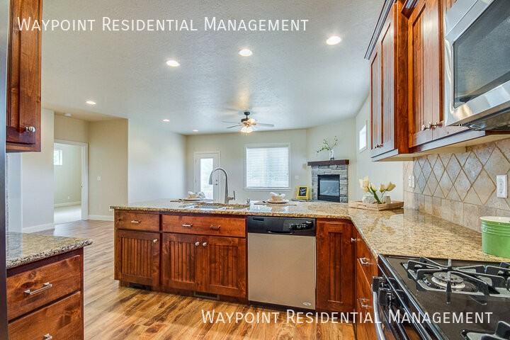 6366 N Mystic Cove Pl - Photo 6 of 31