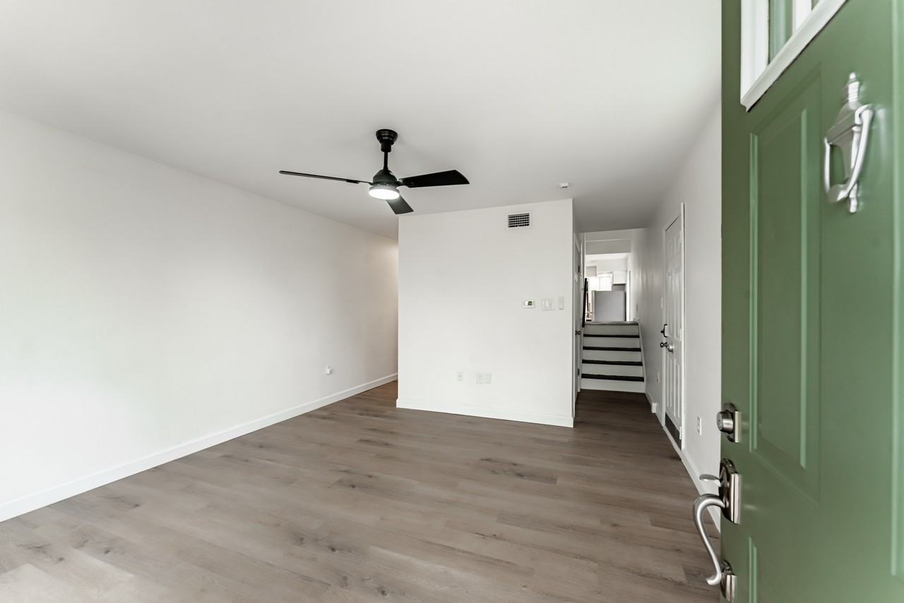 301 Davis Street Unit B - Photo 2 of 22