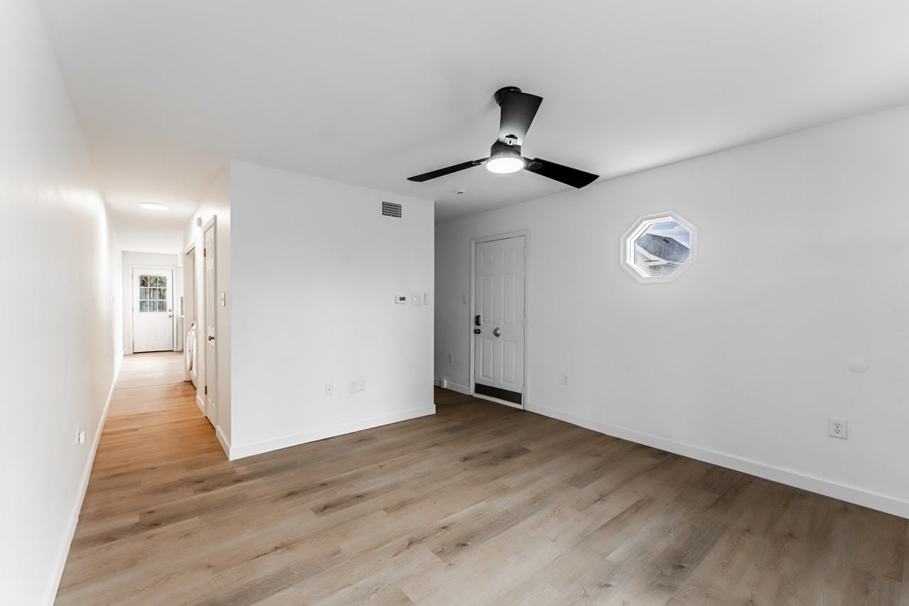 301 Davis Street Unit B - Photo 4 of 22