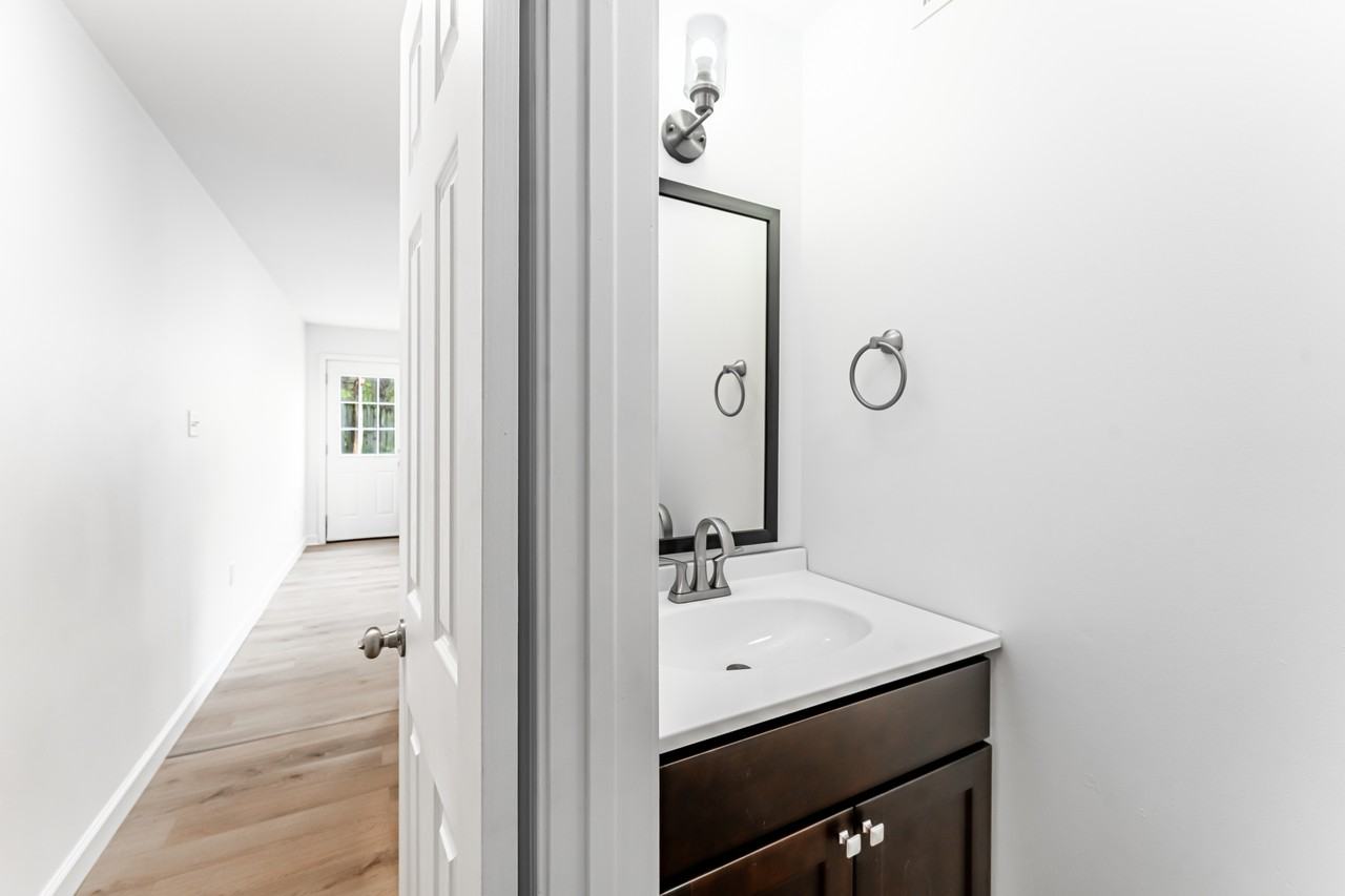 301 Davis Street Unit B - Photo 6 of 22