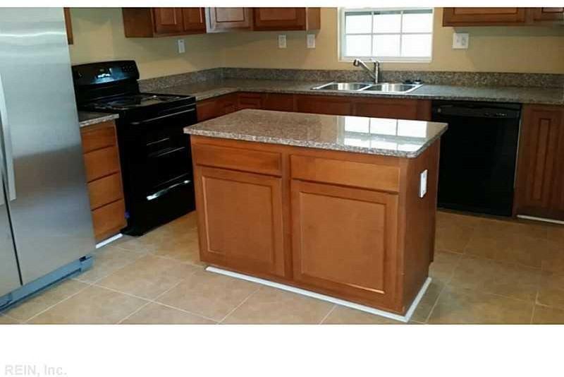 3214 Bapaume Avenue - Photo 2 of 32