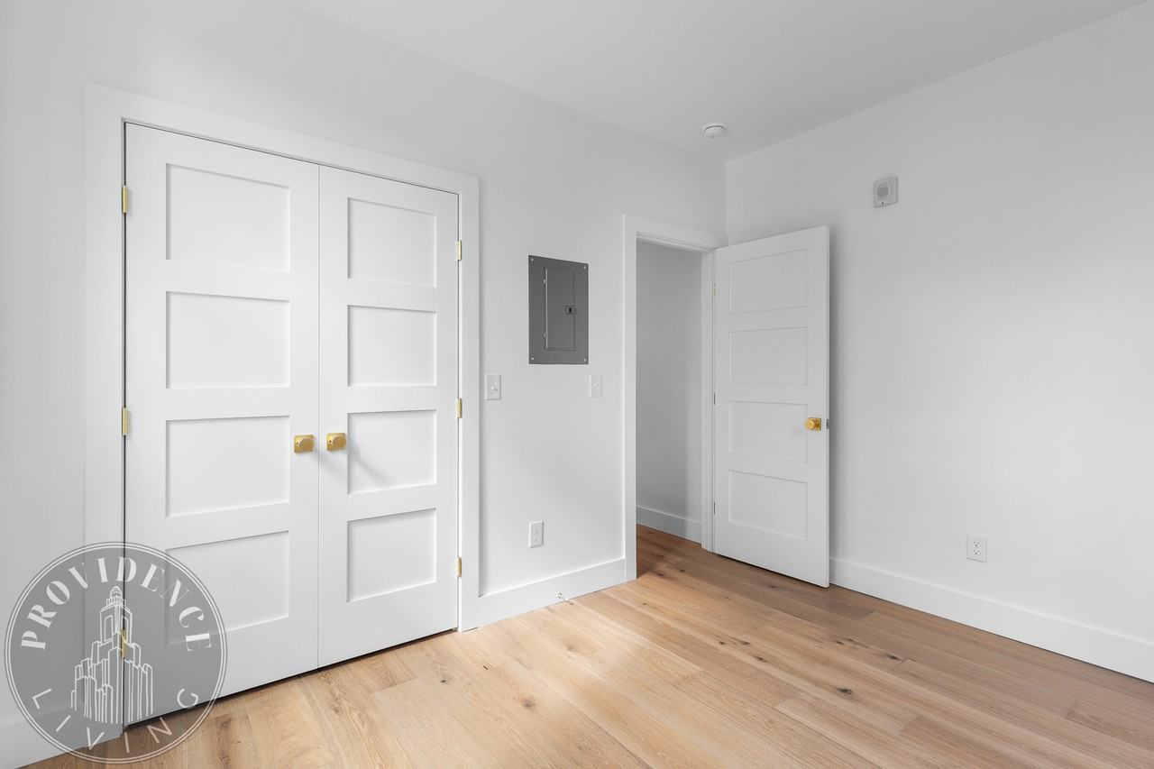 262 Blackstone Boulevard - Photo 3 of 50