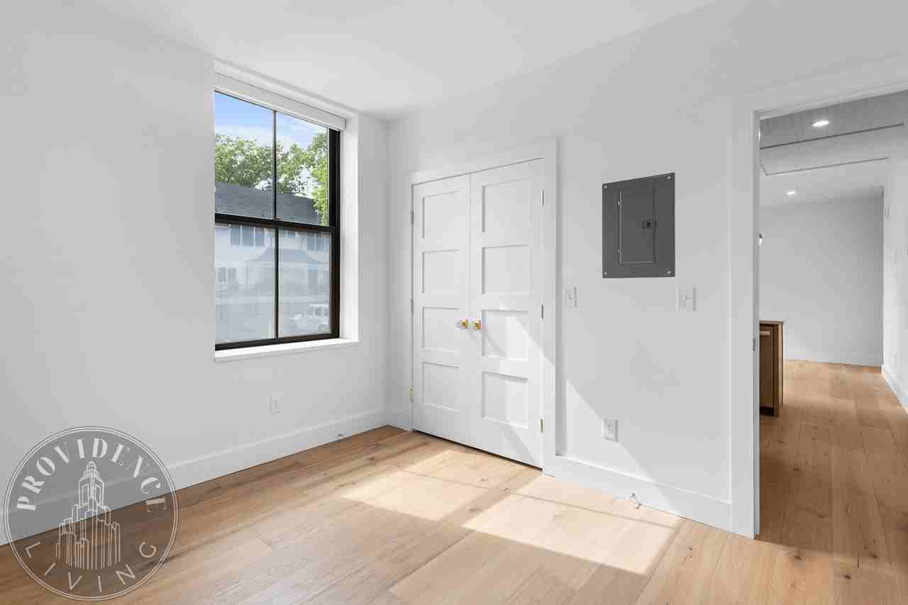 262 Blackstone Boulevard - Photo 4 of 50
