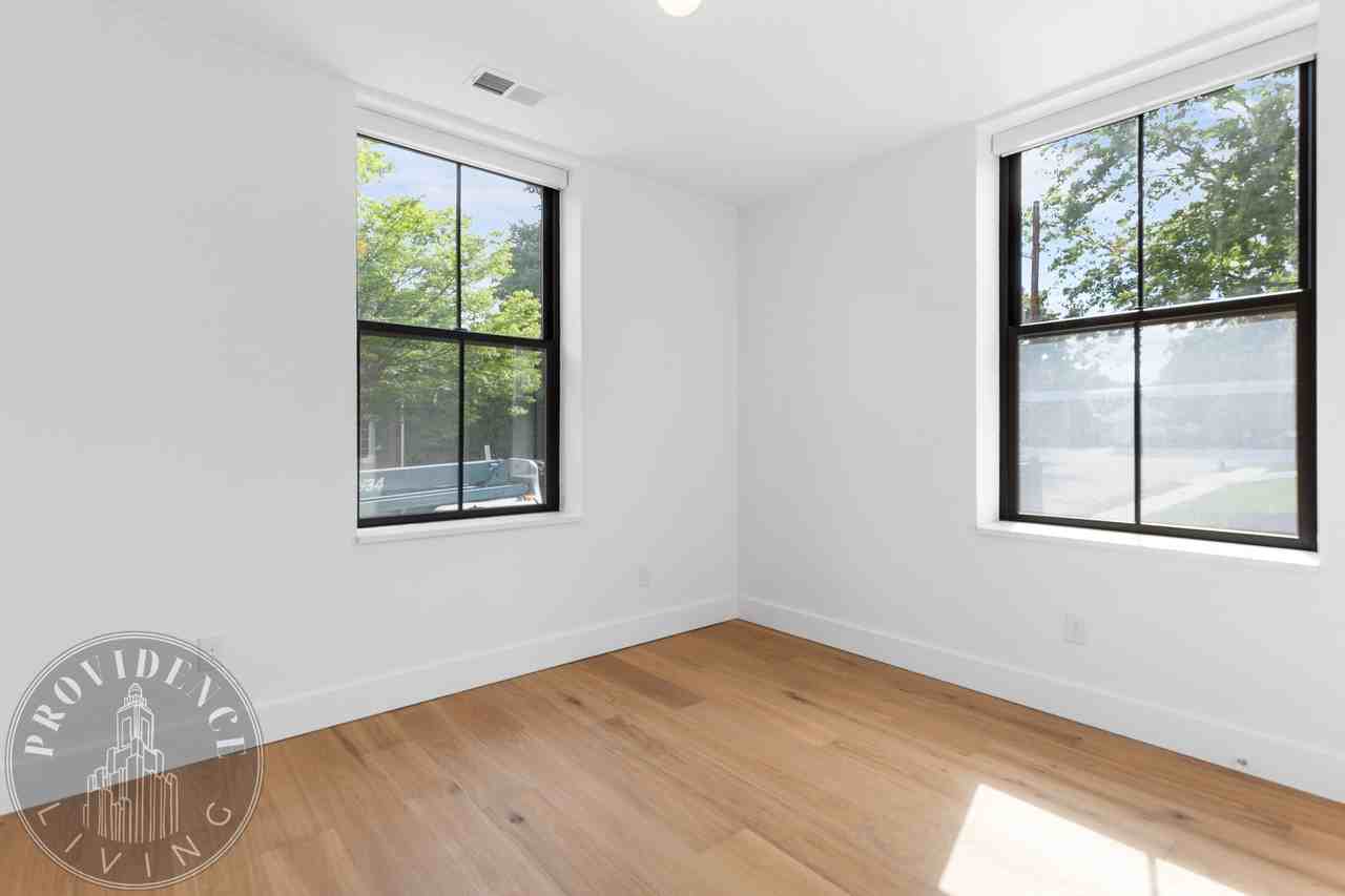 262 Blackstone Boulevard - Photo 5 of 50