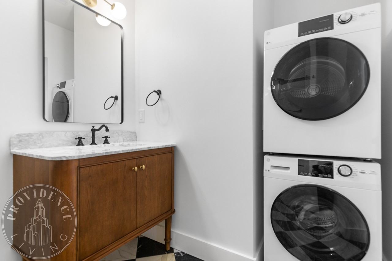 262 Blackstone Boulevard - Photo 6 of 50