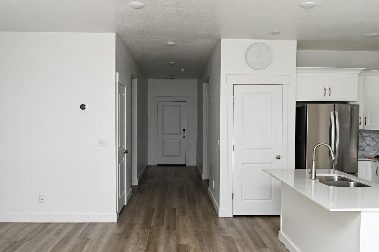 1550 E 480 S - Photo 3 of 21