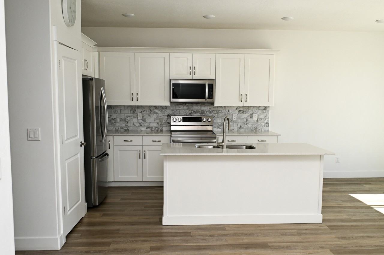 1550 E 480 S - Photo 4 of 21
