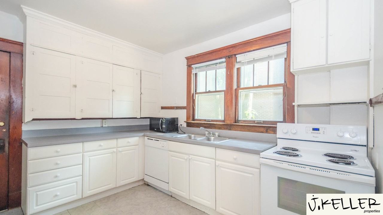931 Dewey Ave #1 - Photo 7 of 37