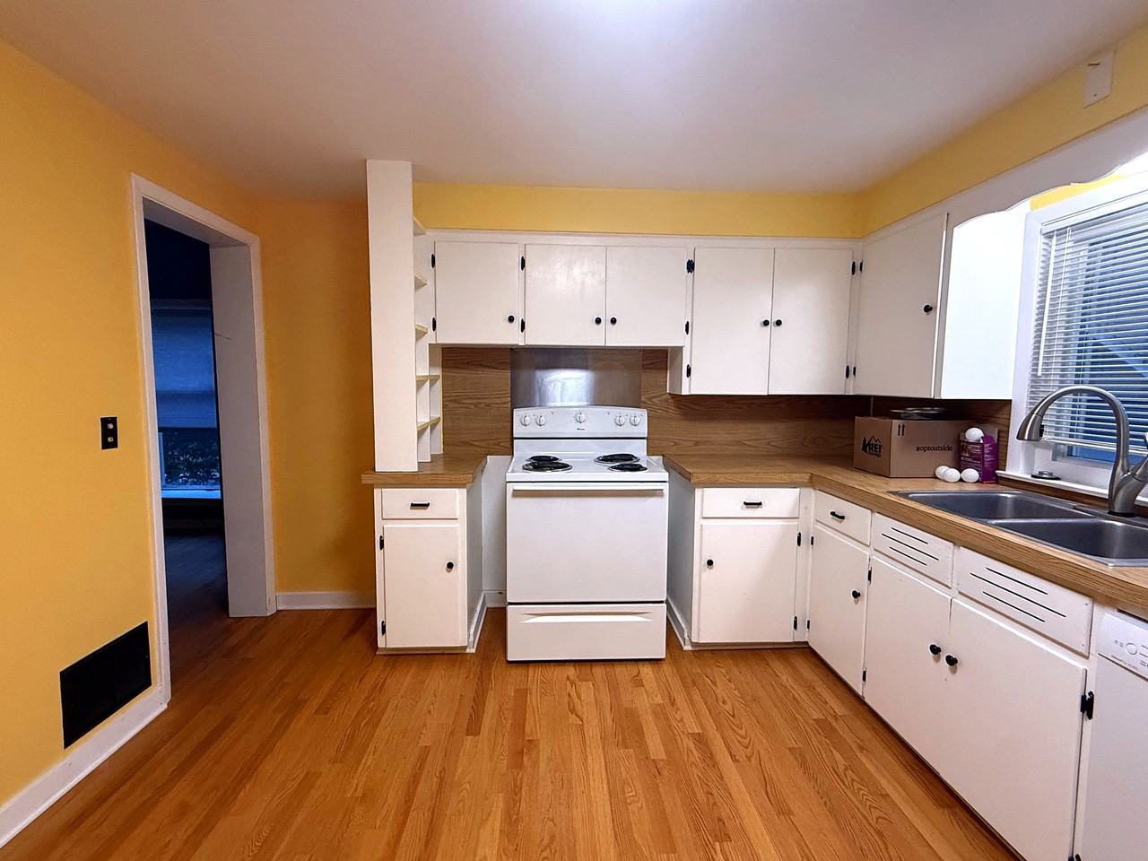 1317 Broadway St #1 - Photo 4 of 21
