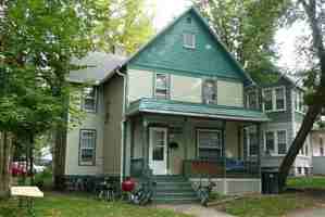 featured image of 525 Benjamin St #1