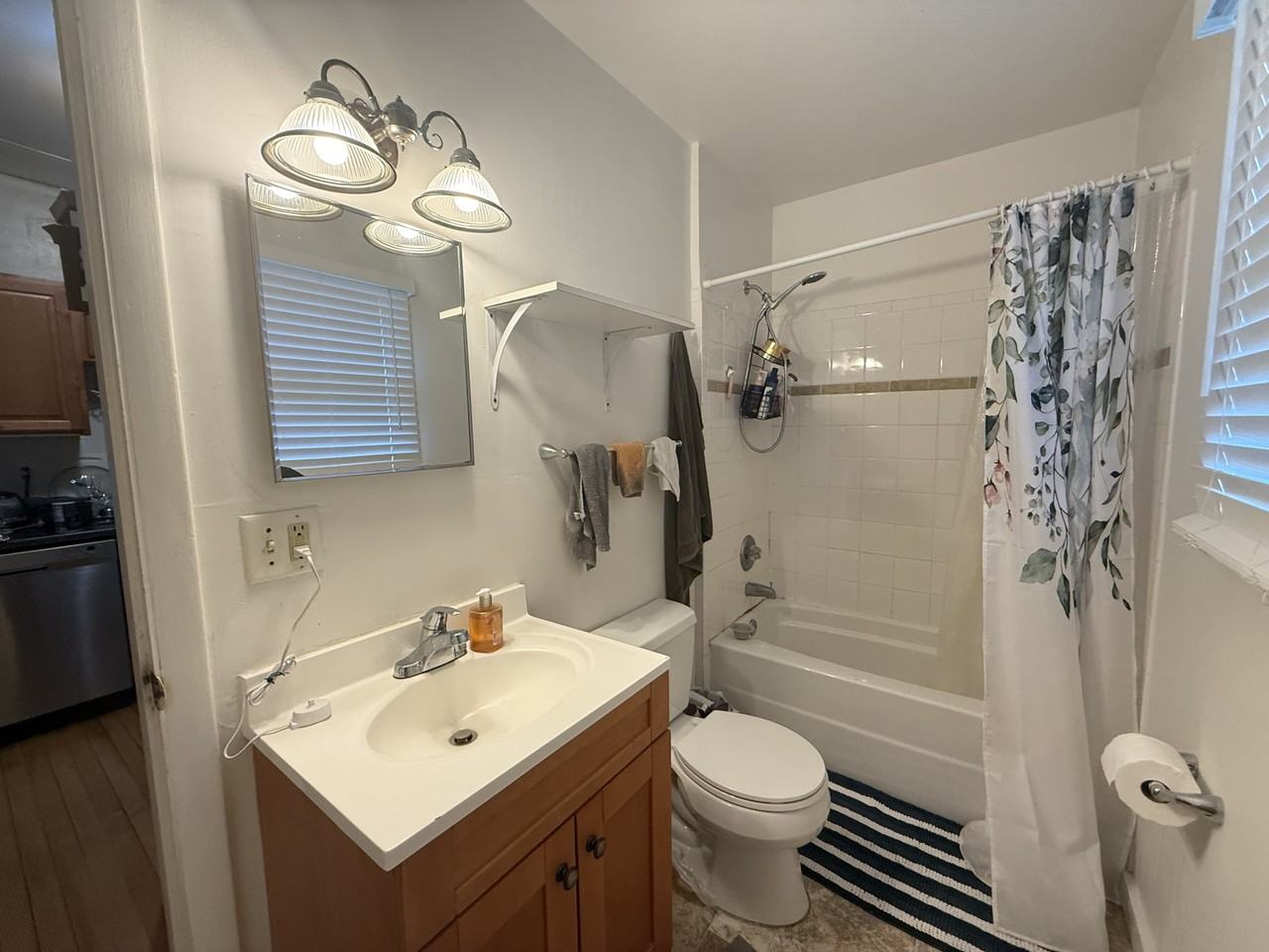 525 Benjamin St #1 - Photo 5 of 7