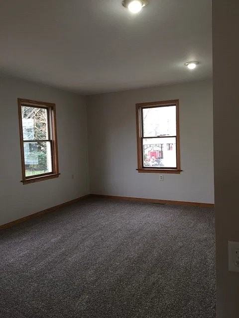 118 Ohio St - Photo 4 of 12
