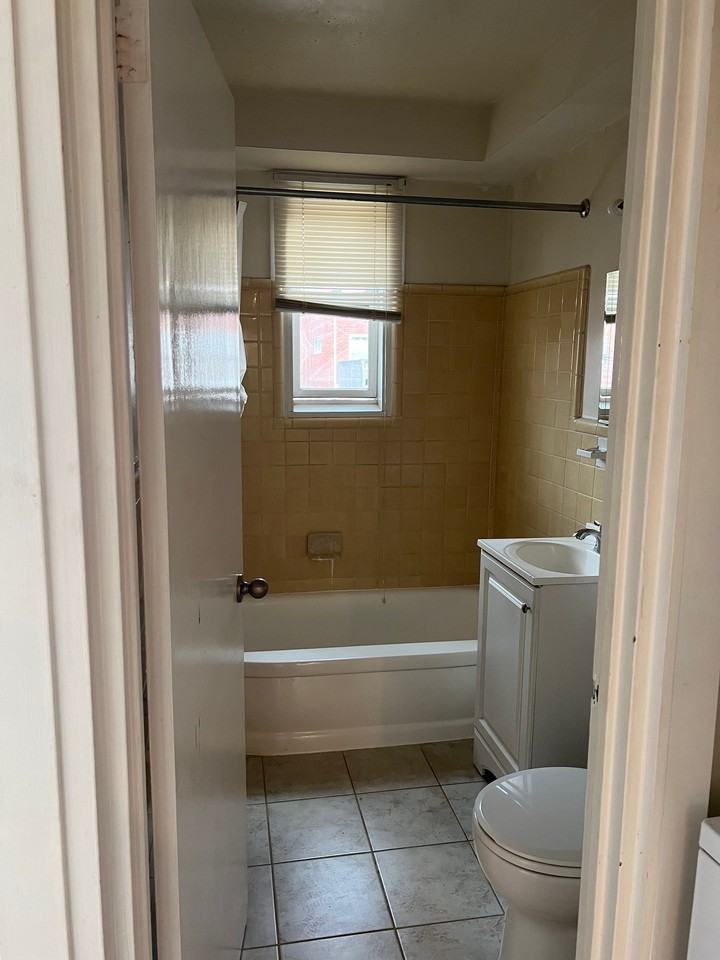 109 Webster St Ne #1 - Photo 3 of 14