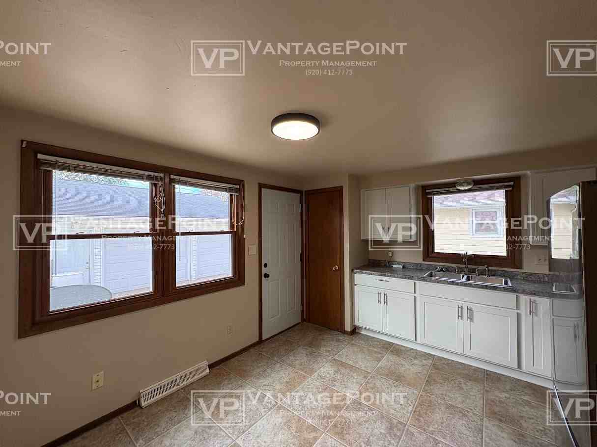 1415 Russell St #1 - Photo 4 of 15