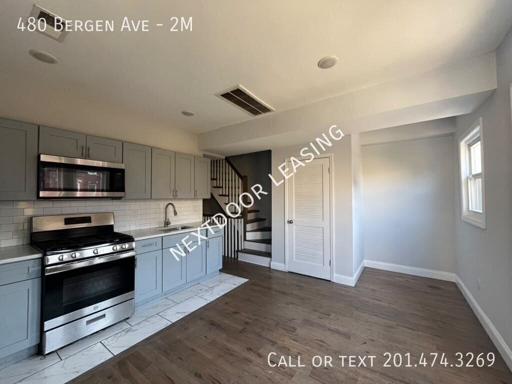 480 Bergen Ave #2M - Photo 2 of 13